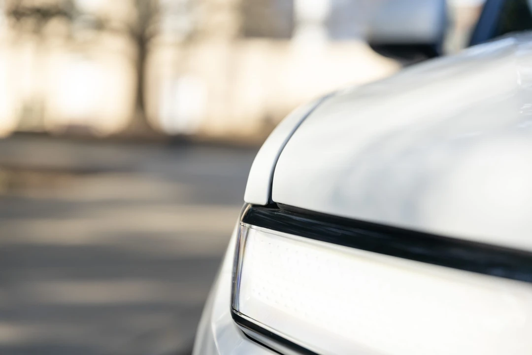 2023 Rivian R1S - Image 16 of 31