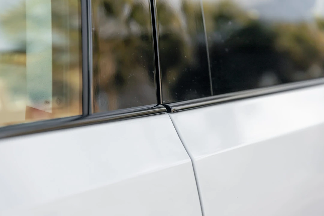 2023 Rivian R1S - Image 27 of 31