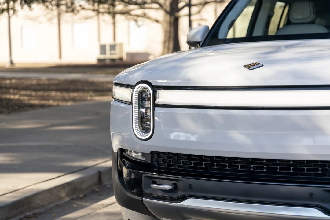 2023 Rivian R1S - Image 10 of 31
