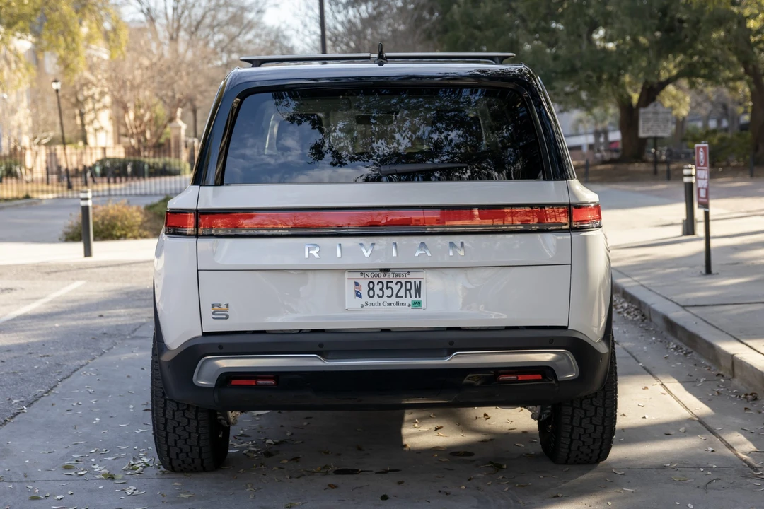 2023 Rivian R1S - Image 6 of 31