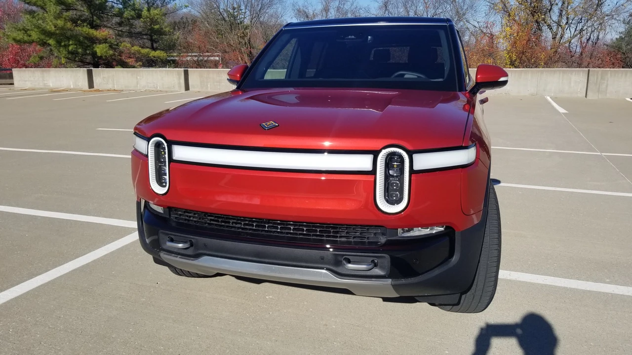 2023 Rivian R1S - Image 2 of 31