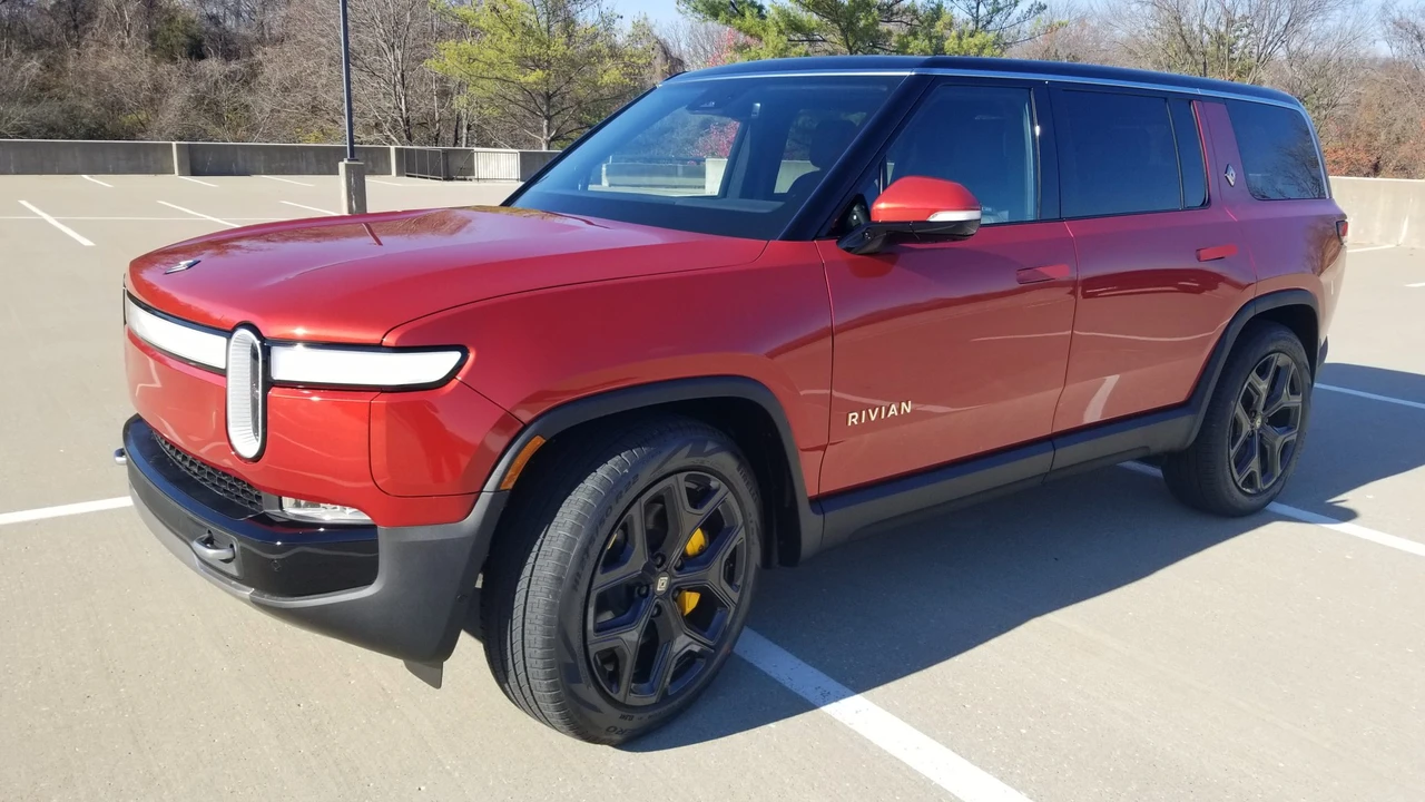 2023 Rivian R1S - Image 4 of 31