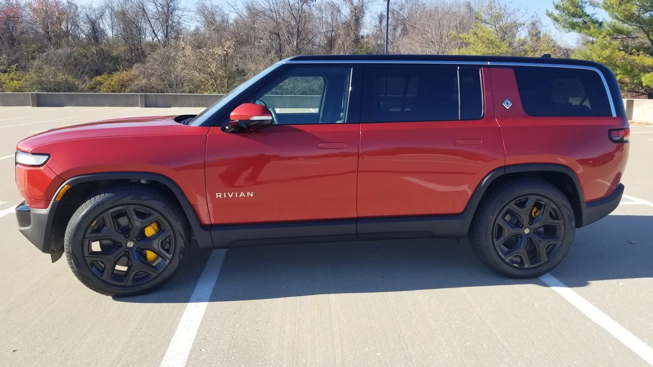 2023 Rivian R1S - Image 5 of 31