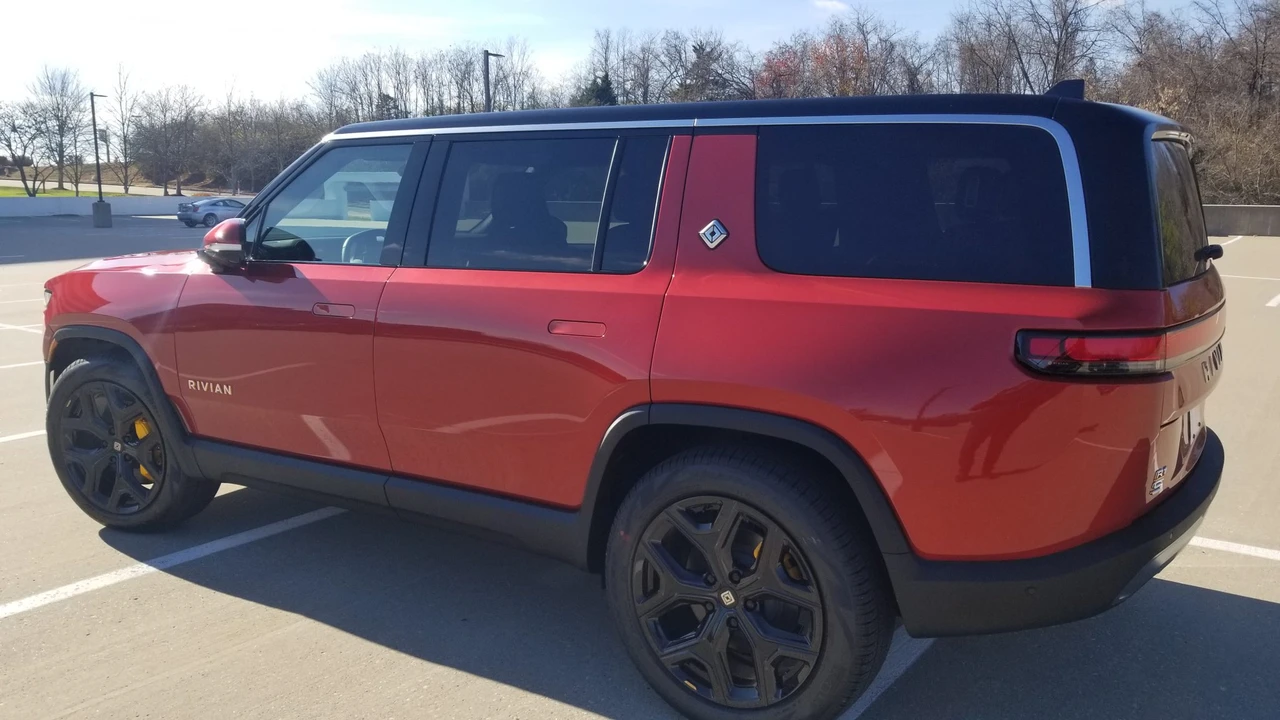 2023 Rivian R1S - Image 6 of 31