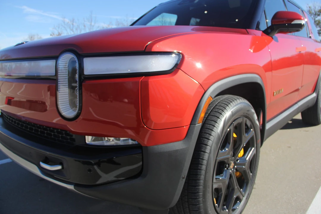 2023 Rivian R1S - Image 27 of 31