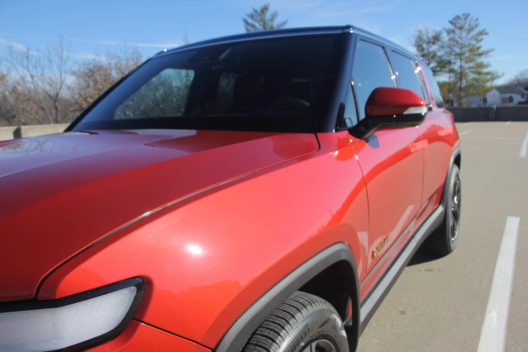 2023 Rivian R1S - Image 28 of 31
