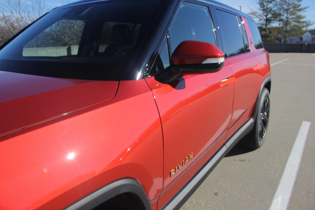 2023 Rivian R1S - Image 30 of 31