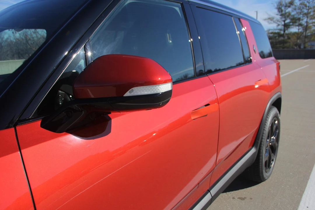 2023 Rivian R1S - Image 31 of 31