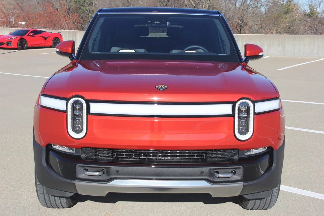 2023 Rivian R1S - Image 15 of 31