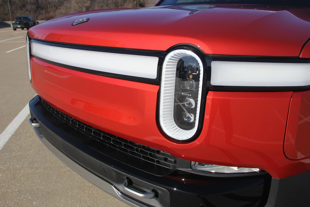 2023 Rivian R1S - Image 26 of 31
