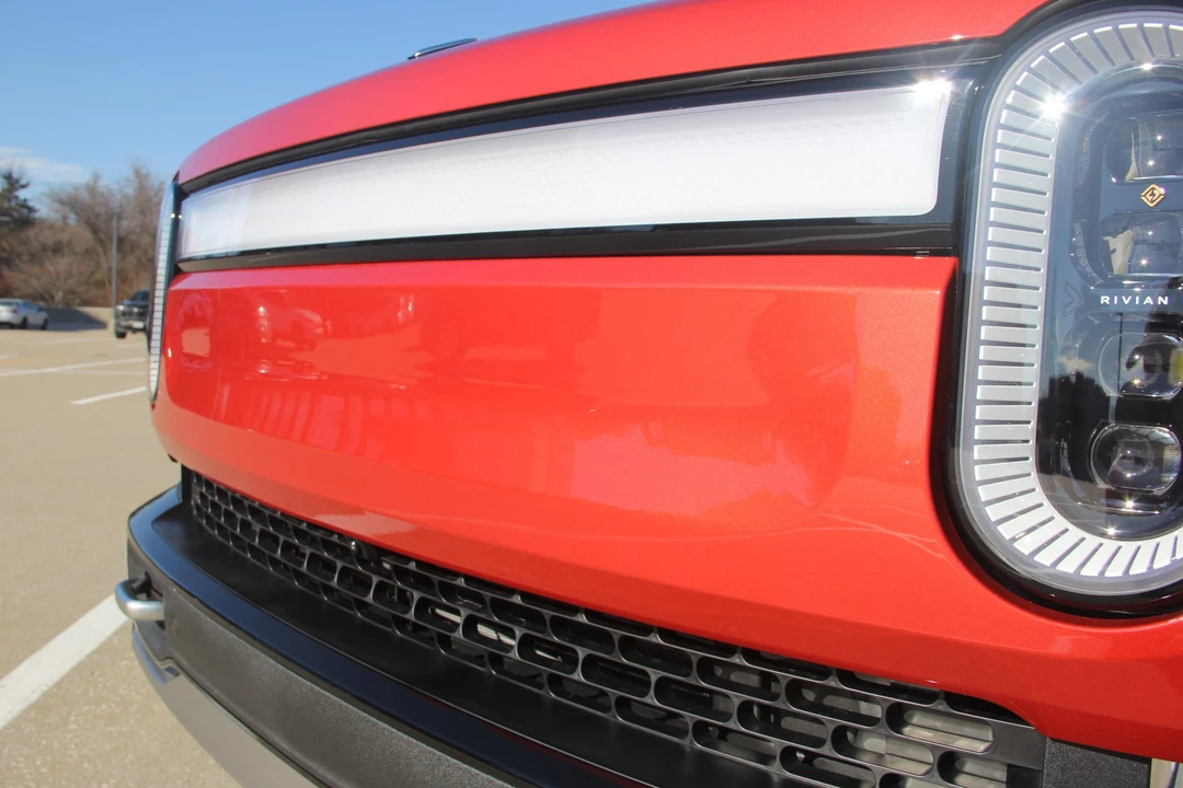 2023 Rivian R1S - Image 23 of 31