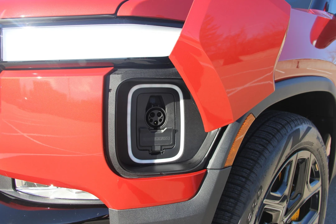 2023 Rivian R1S - Image 24 of 31