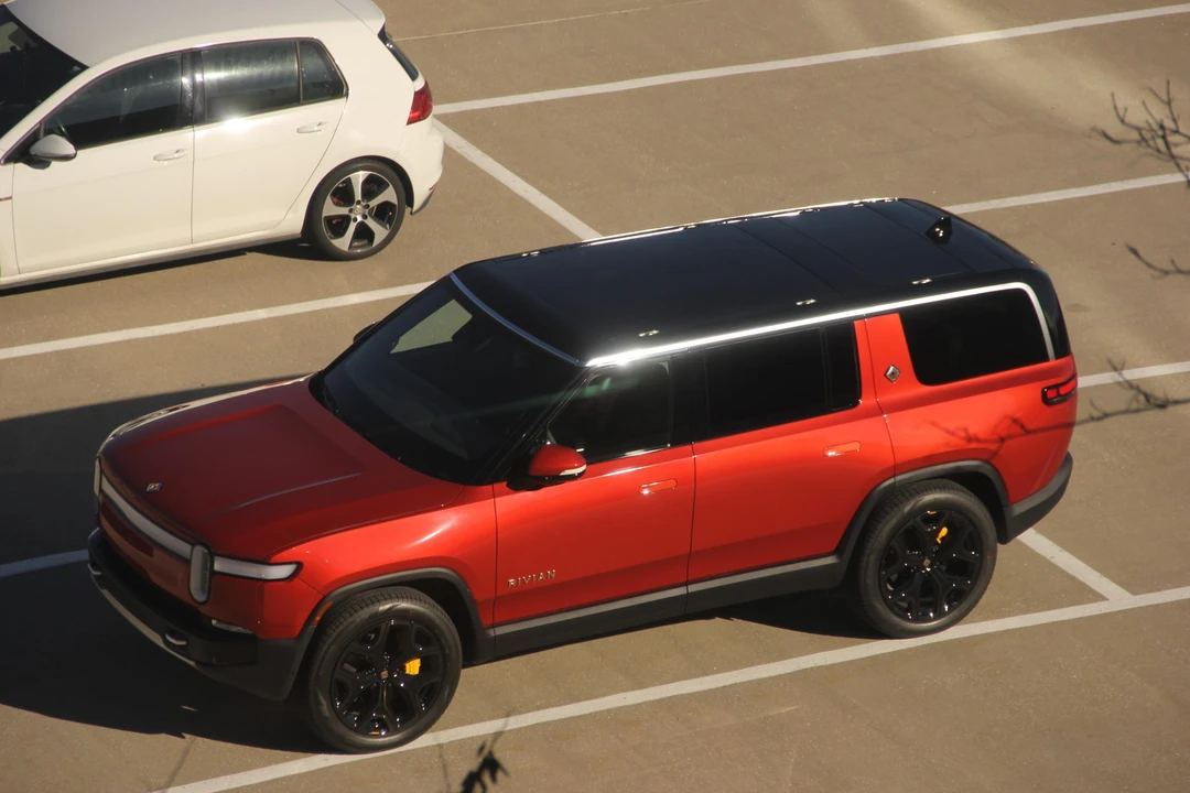 2023 Rivian R1S - Image 20 of 31