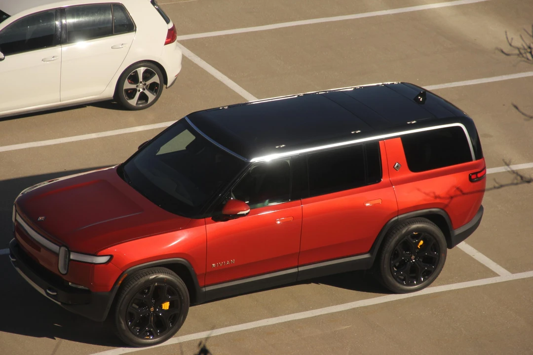 2023 Rivian R1S - Image 21 of 31