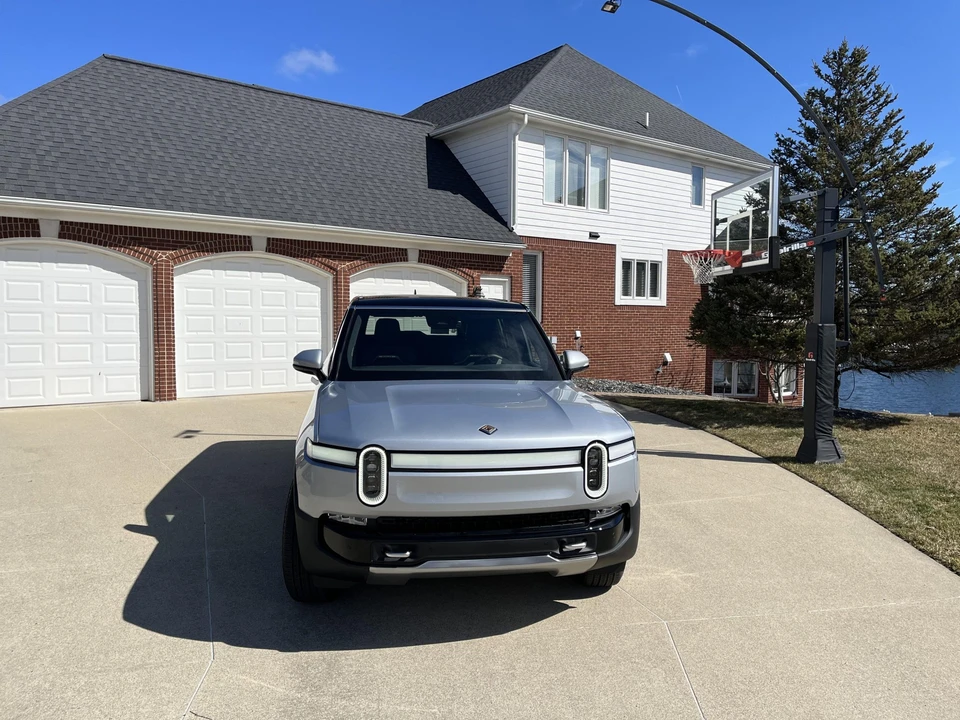 2023 Rivian R1S - Image 3 of 31