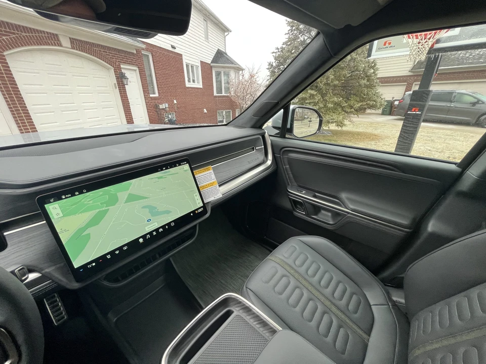 2023 Rivian R1S - Image 31 of 31