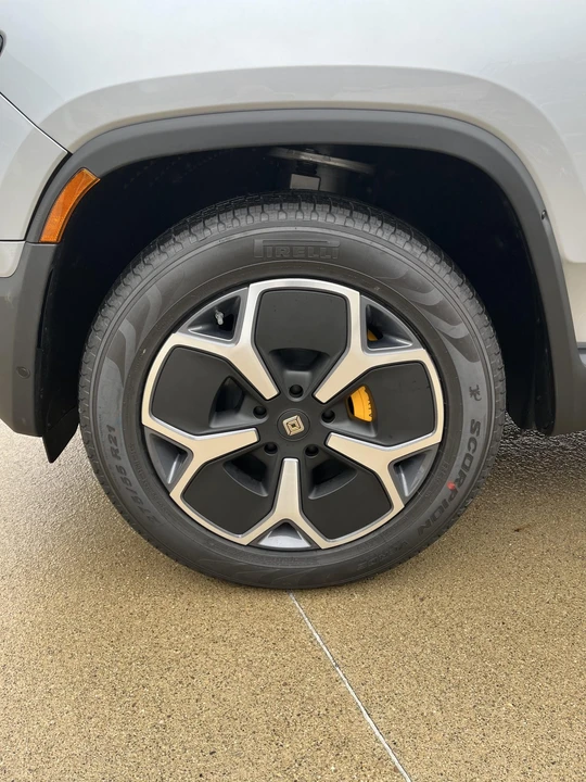 2023 Rivian R1S - Image 24 of 31