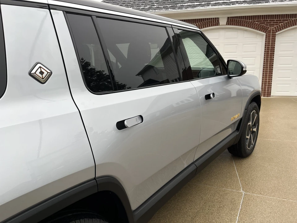 2023 Rivian R1S - Image 19 of 31