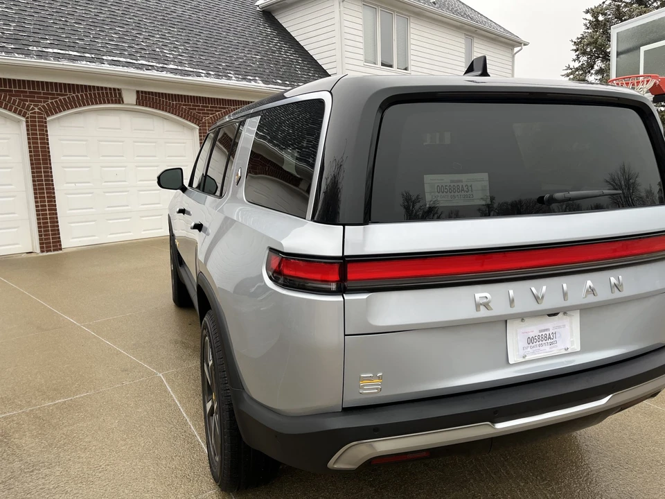 2023 Rivian R1S - Image 16 of 31