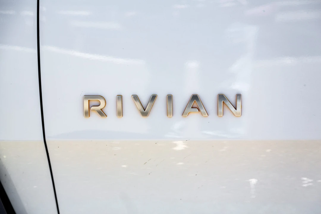 2023 Rivian R1S - Image 15 of 31