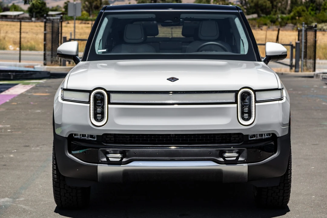 2023 Rivian R1S - Image 9 of 31