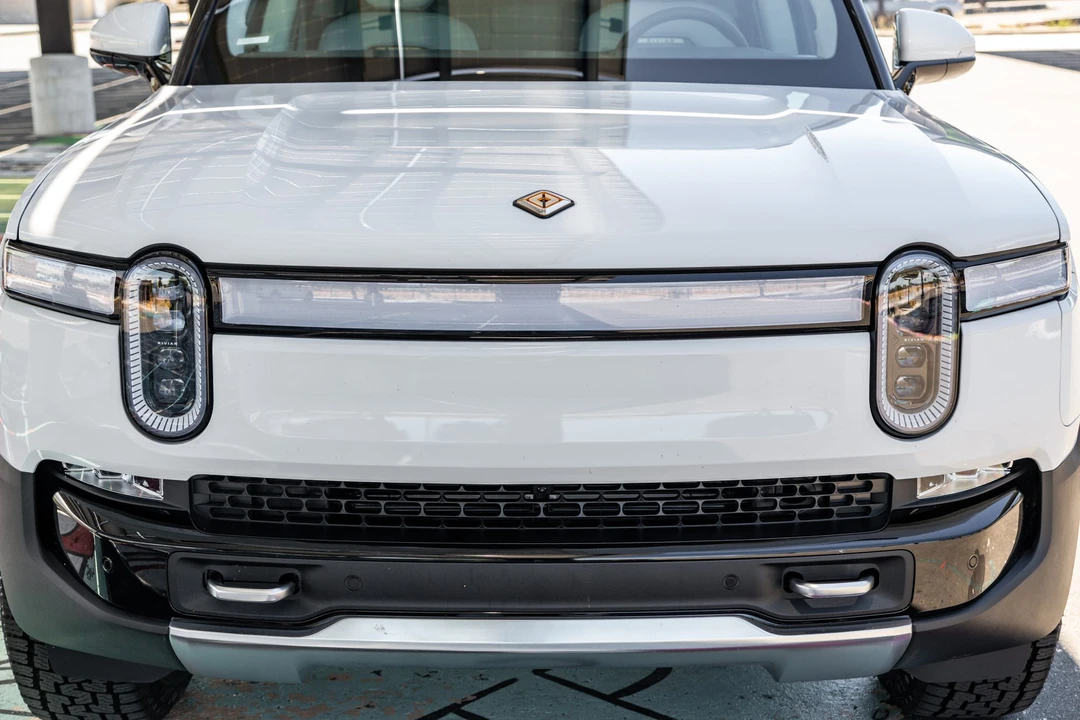 2023 Rivian R1S - Image 10 of 31