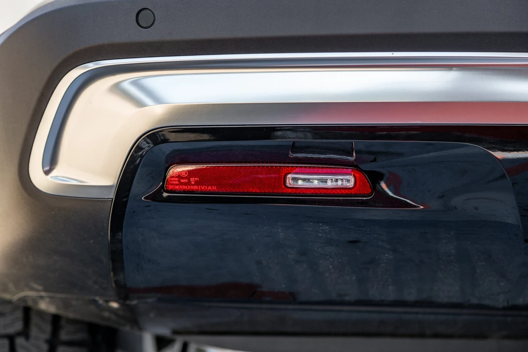 2023 Rivian R1S - Image 21 of 31