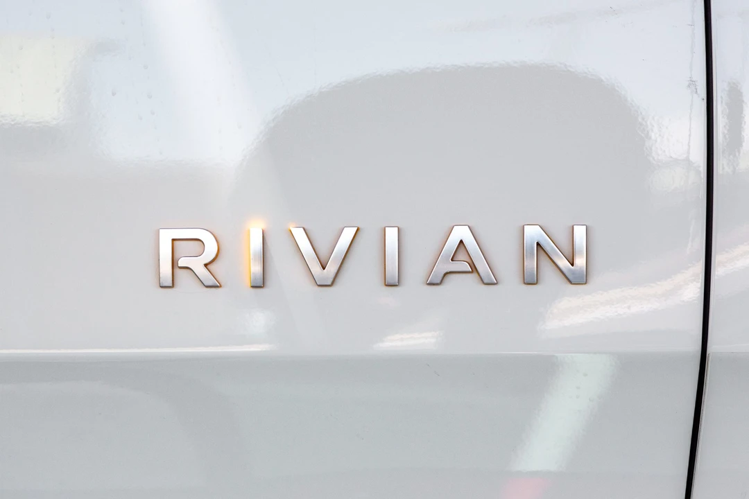 2023 Rivian R1S - Image 26 of 31