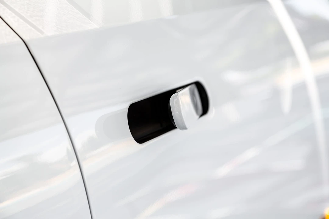 2023 Rivian R1S - Image 24 of 31
