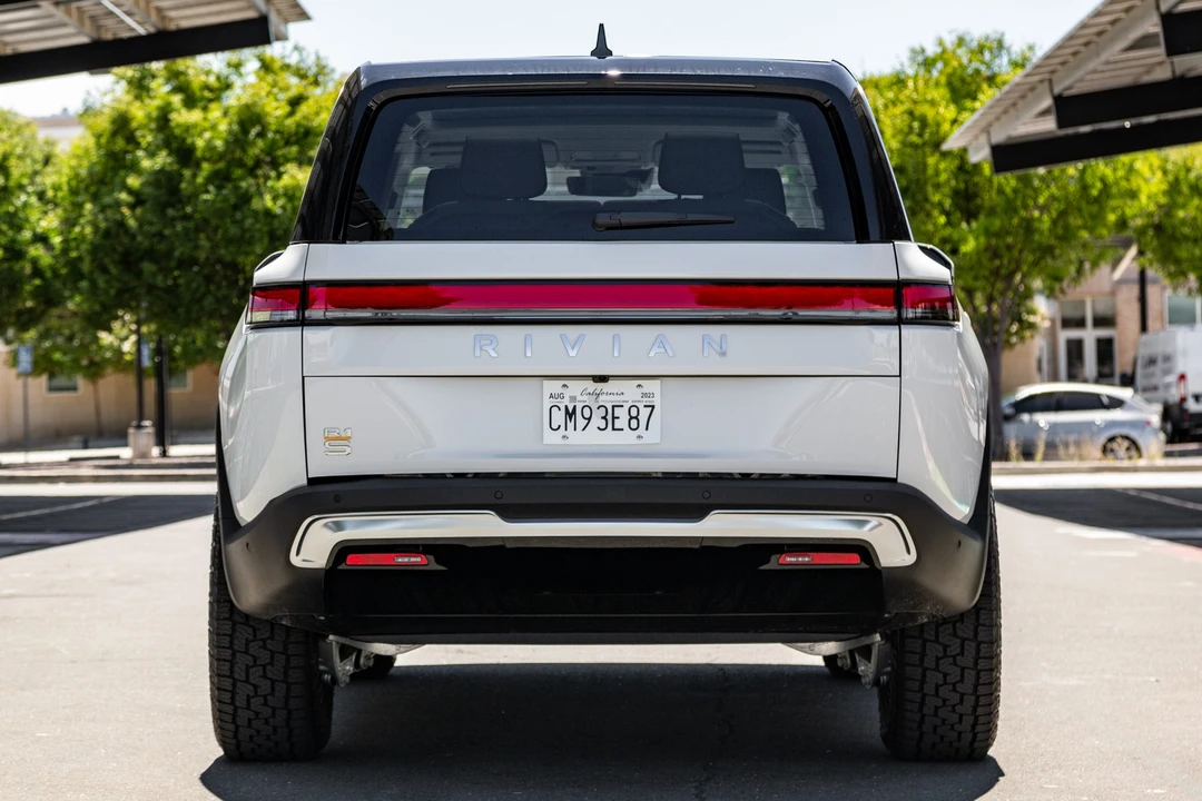 2023 Rivian R1S - Image 5 of 31