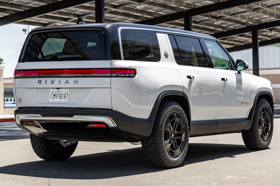 2023 Rivian R1S - Image 6 of 31
