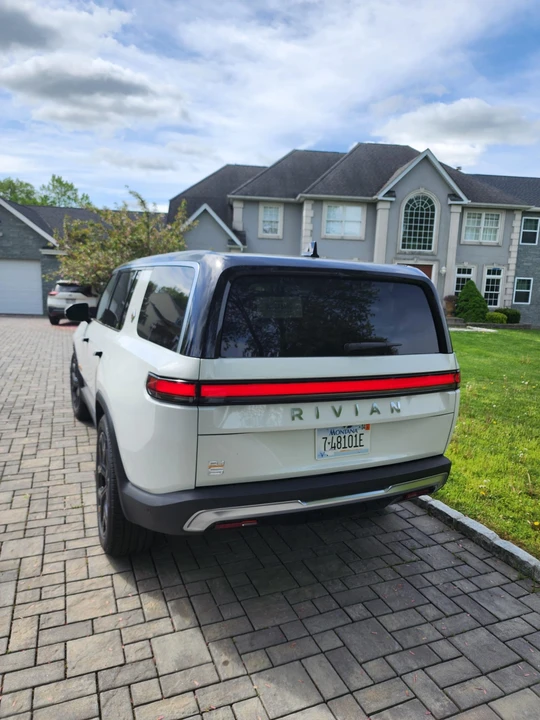 2023 Rivian R1S - Image 3 of 31