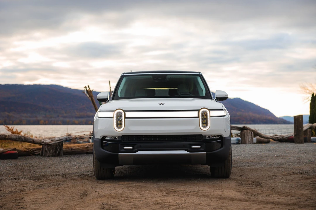2023 Rivian R1S - Image 9 of 31