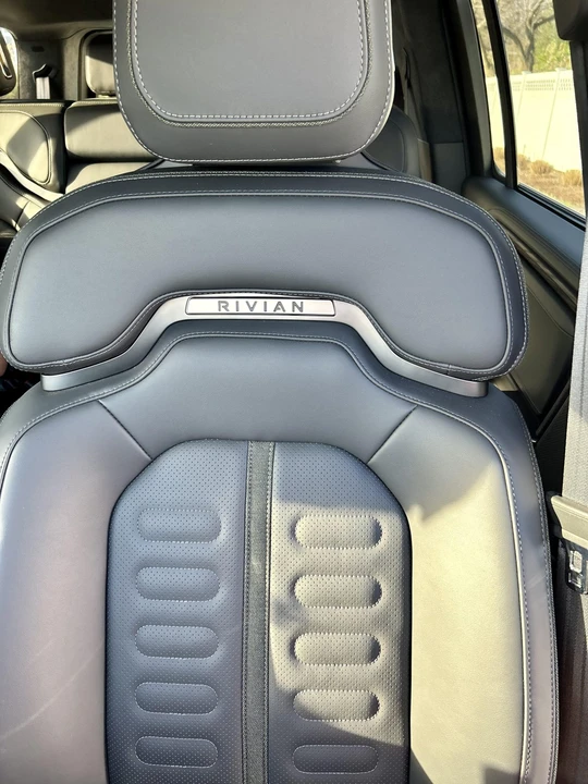 2023 Rivian R1S - Image 30 of 31