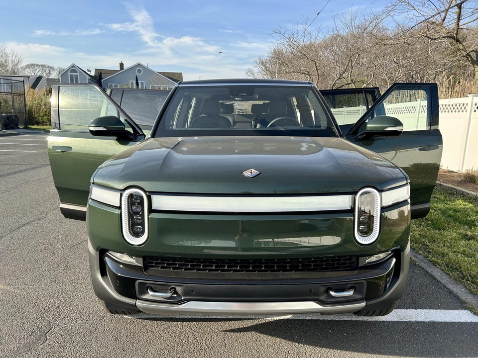 2023 Rivian R1S - Image 5 of 31