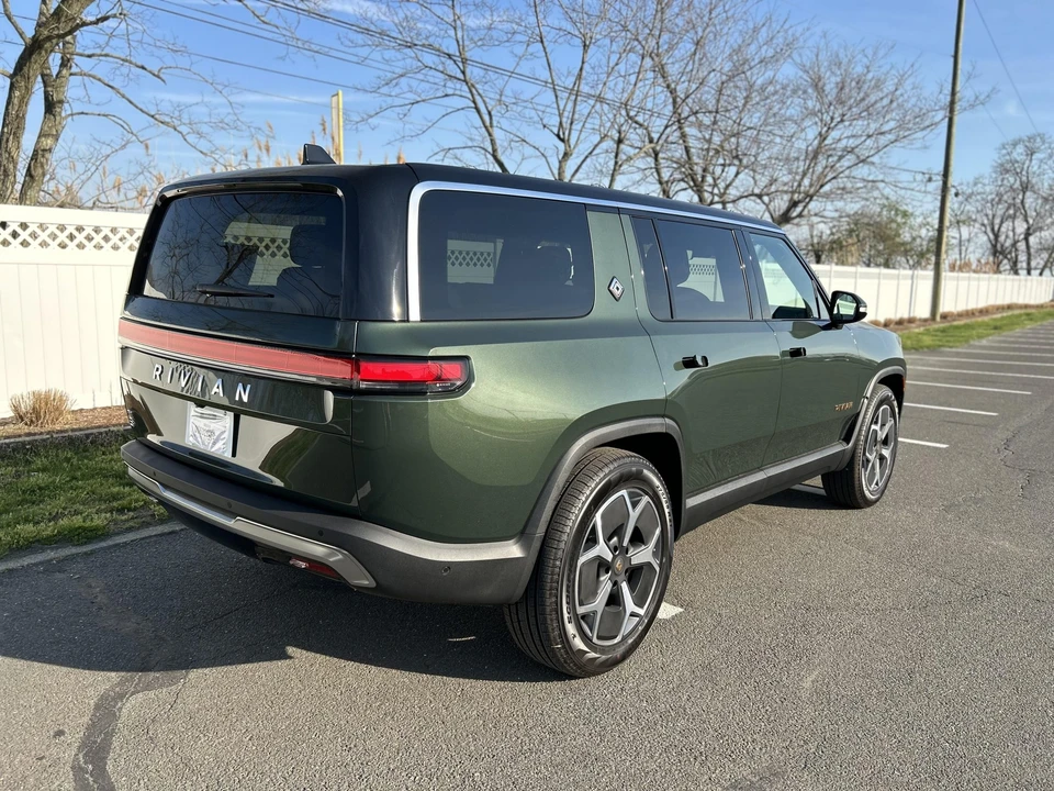 2023 Rivian R1S - Image 13 of 31