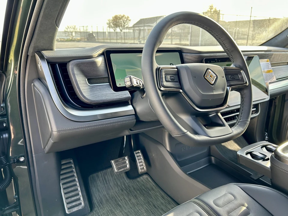 2023 Rivian R1S - Image 31 of 31