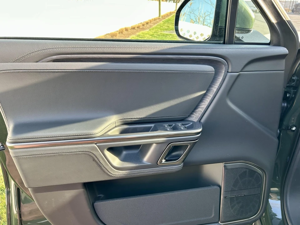 2023 Rivian R1S - Image 28 of 31