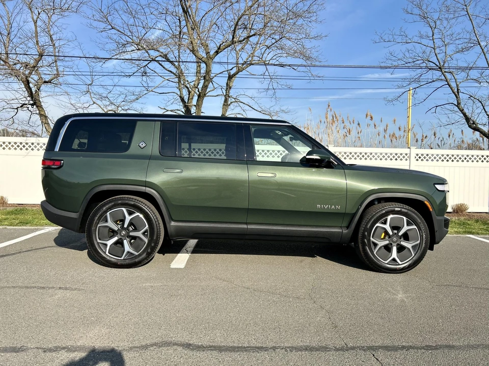 2023 Rivian R1S - Image 11 of 31