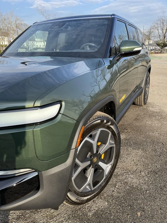 2023 Rivian R1S - Image 24 of 31