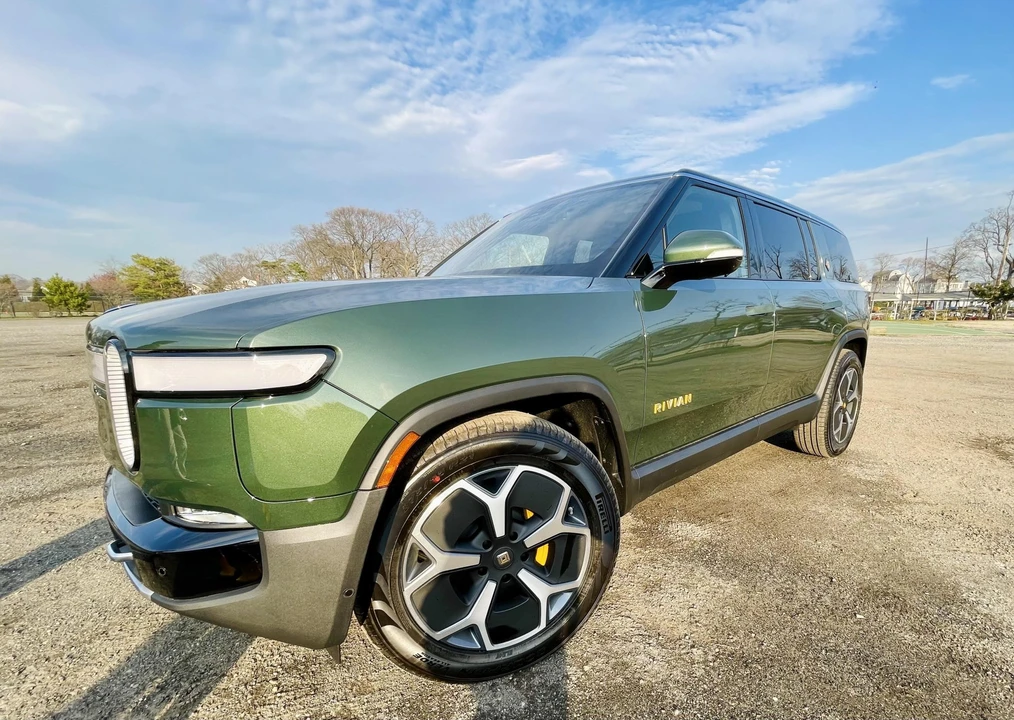 2023 Rivian R1S - Image 8 of 31