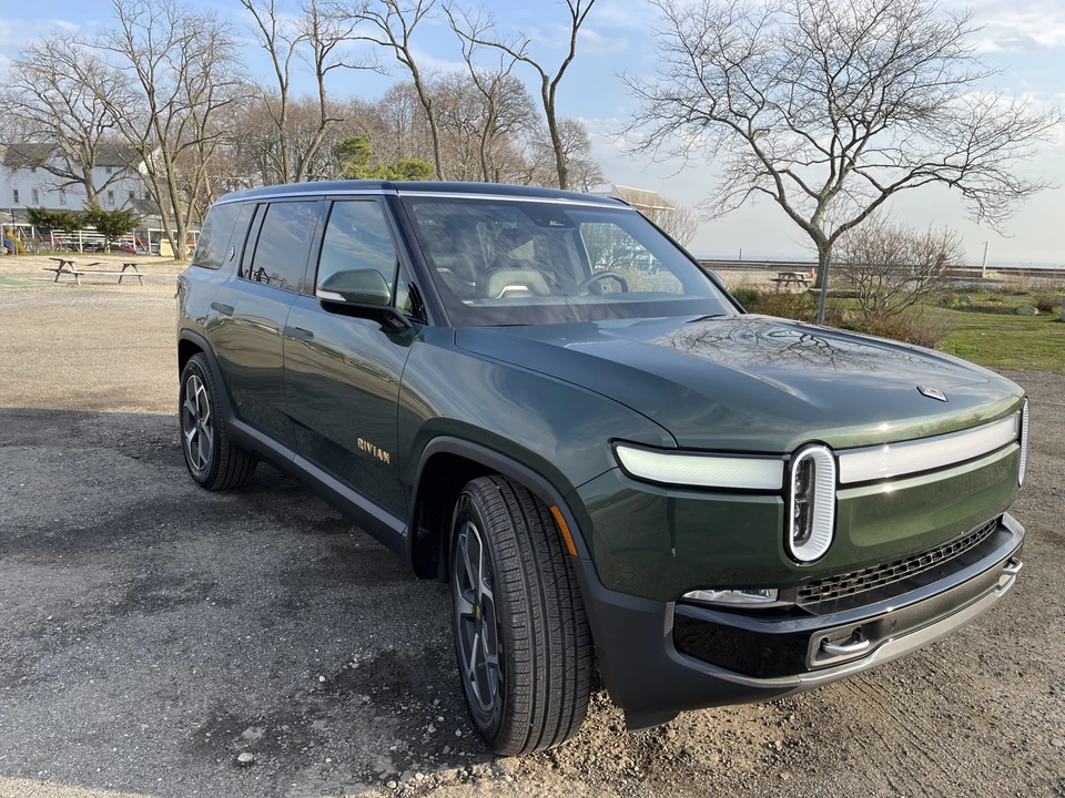 2023 Rivian R1S - Image 3 of 31