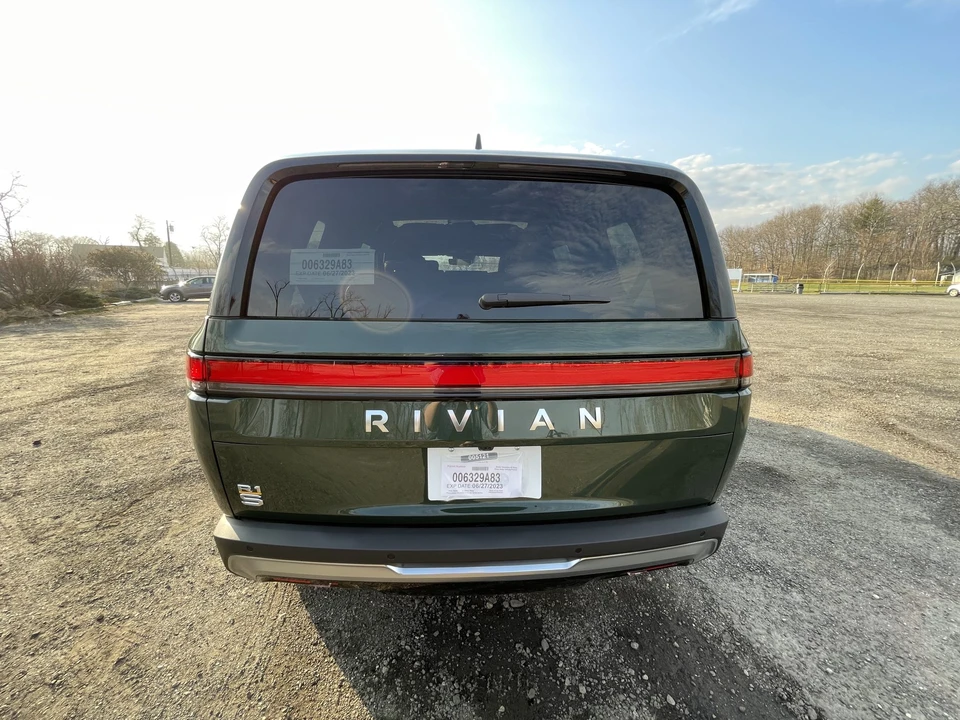 2023 Rivian R1S - Image 16 of 31