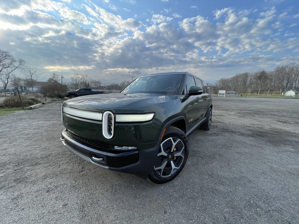 2023 Rivian R1S - Image 7 of 31