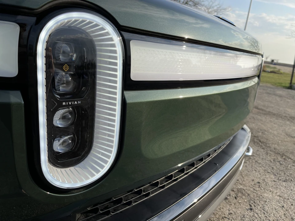 2023 Rivian R1S - Image 21 of 31