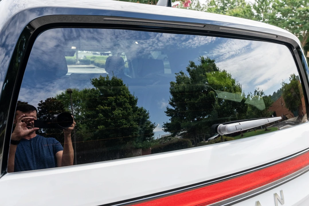 2023 Rivian R1S - Image 25 of 31