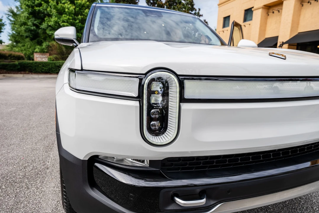 2023 Rivian R1S - Image 11 of 31