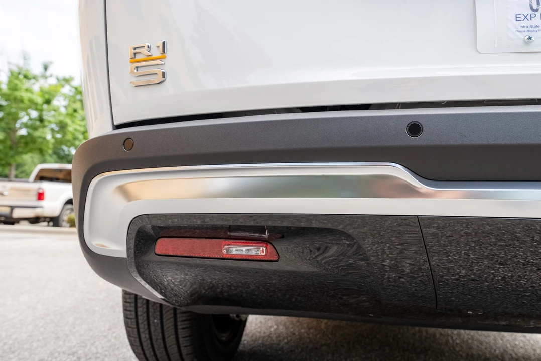 2023 Rivian R1S - Image 28 of 31