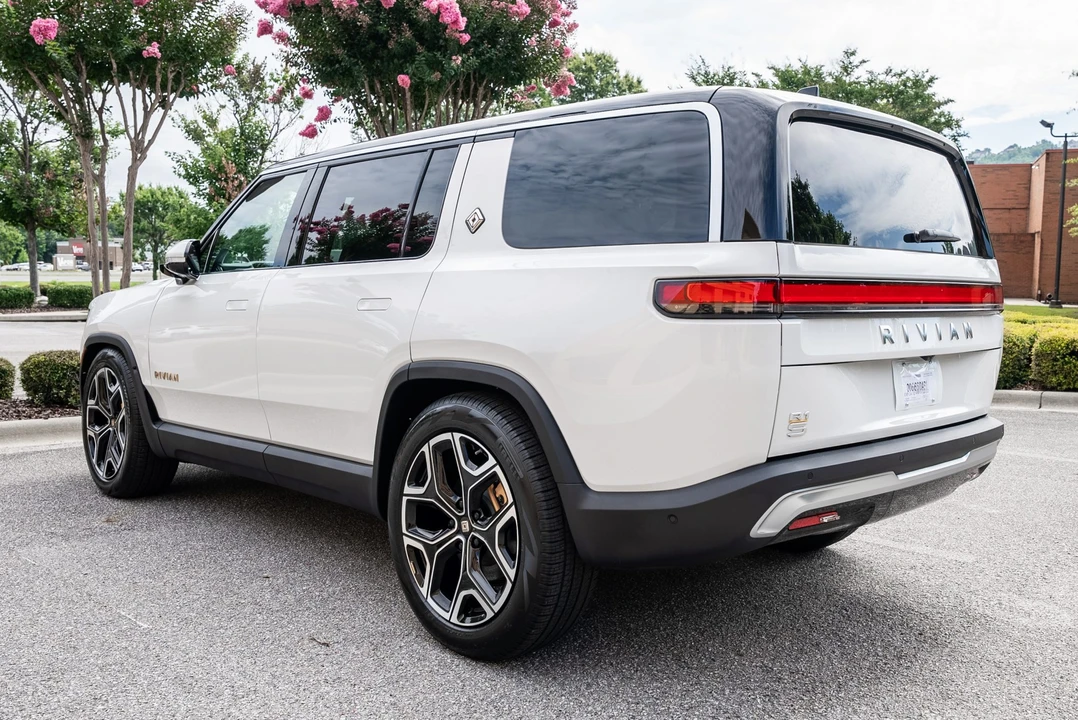 2023 Rivian R1S - Image 4 of 31