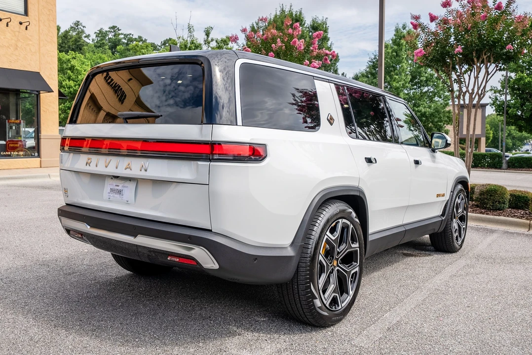 2023 Rivian R1S - Image 6 of 31